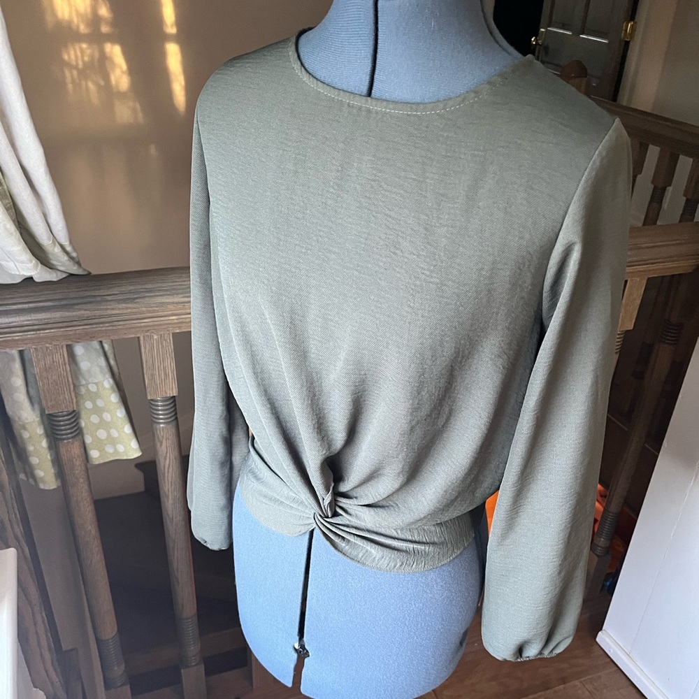 Olive green xs long sleeved blouse by Everly